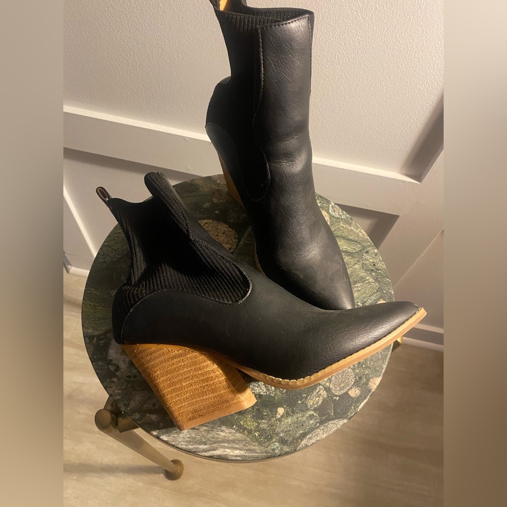 Vici Doll black ankle booties with knit material